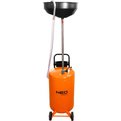 Mobile oil skimmer, gravity fed
