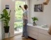 Cordless window vacuum cleaner