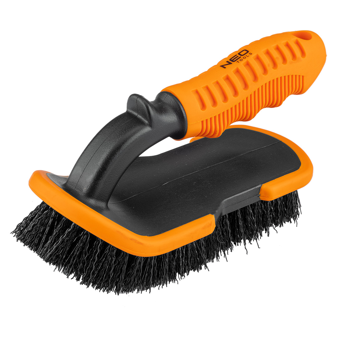 Universal brush for tyres, upholstery